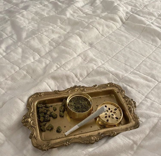 The Rise of Feminine Smoking Accessories: Breaking the Stigma